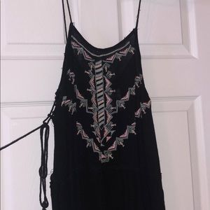 super cute black dress!